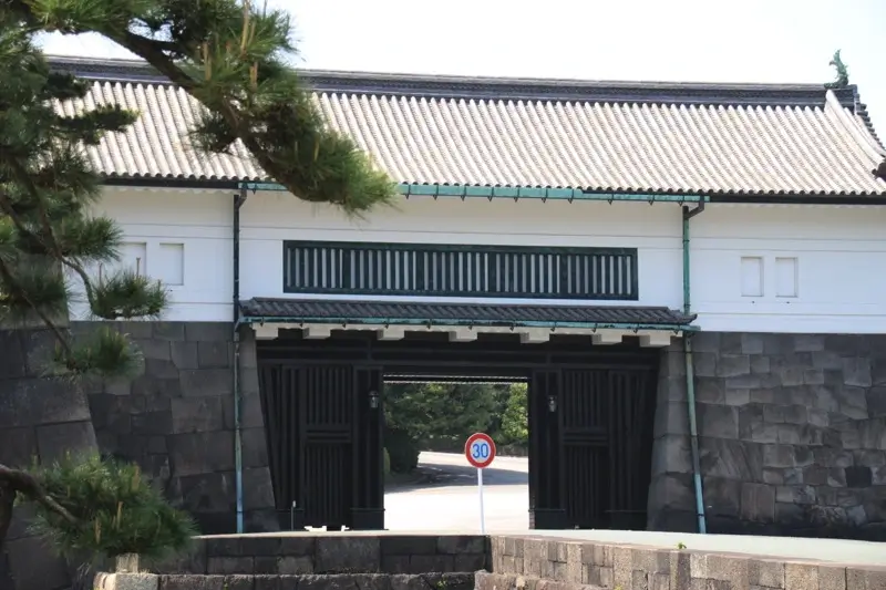 江戸城内濠の坂下門をご案内 江戸城内濠の坂下門をご案内